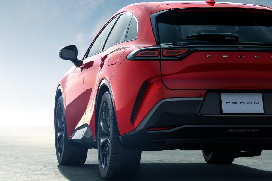 Toyota начала продажи кроссовера Crown Sport: характеристики и цена