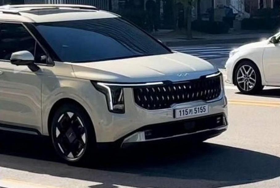 Обновленный кроссвэн Kia Carnival раскрыли до премьеры