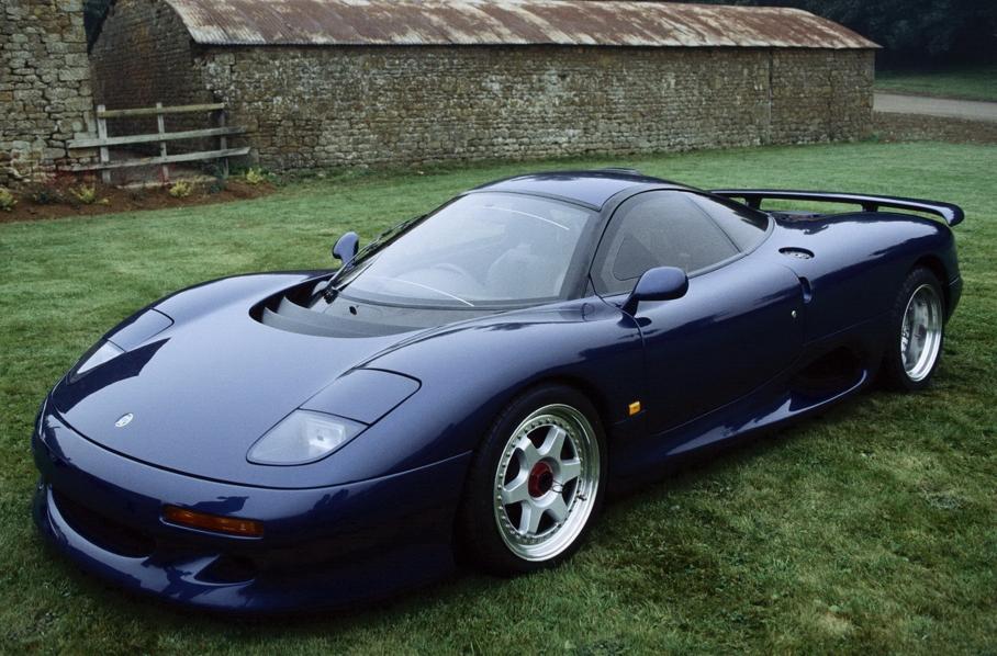 Jaguar XJR-15 по духу был близок к Ford GT40 и Ferrari 250 GTO, то есть представлял собой гоночную машину с допуском на обычные дороги. Разработкой суперкара официально занималось подразделение JaguarSport, отданное в управление TWR.