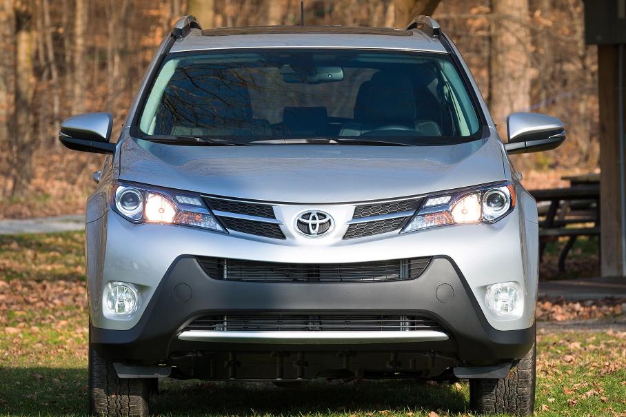 Toyota отзовет более двух миллионов RAV4 из-за угрозы пожара