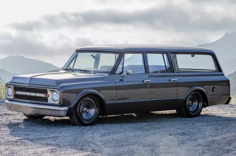 Старый Chevrolet Suburban стал 1000-сильным заниженным рестомодом