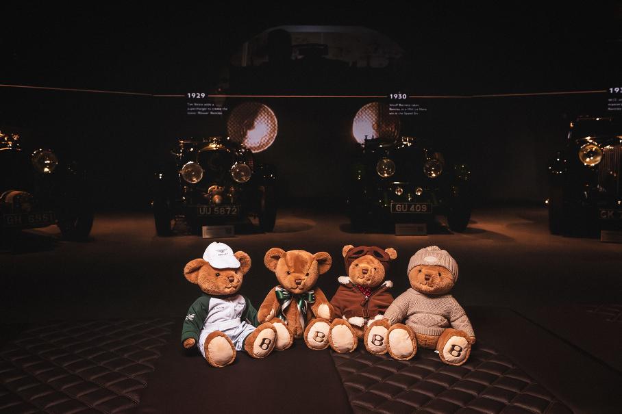 Bentley представила коллекцию плюшевых медведей