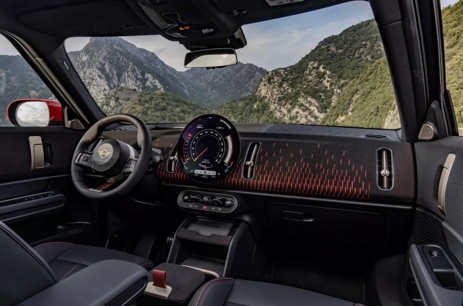 Представлен новый кроссовер MINI Countryman JCW