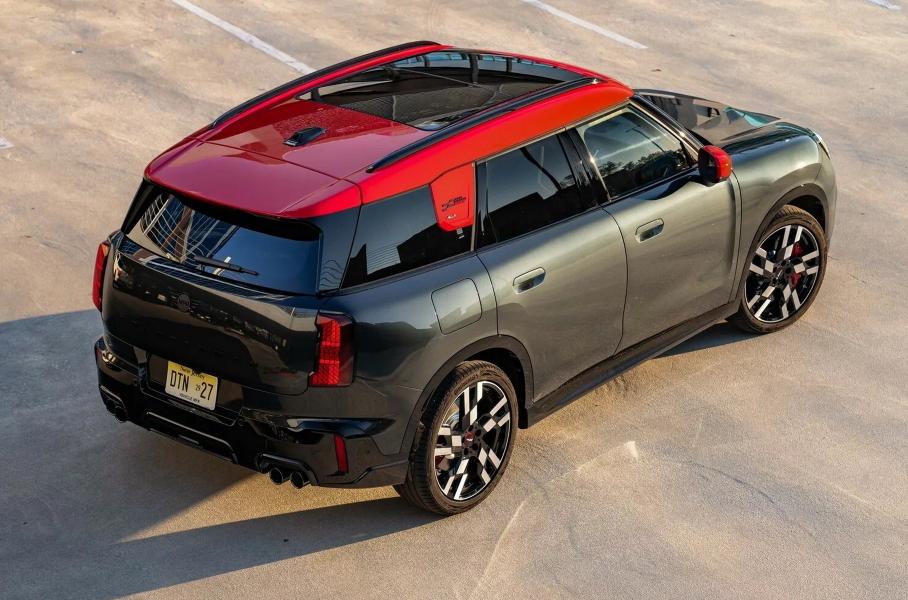 Представлен новый кроссовер MINI Countryman JCW