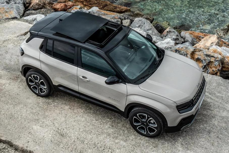 Субкомпактный Jeep Avenger с двигателем Peugeot: теперь гибрид