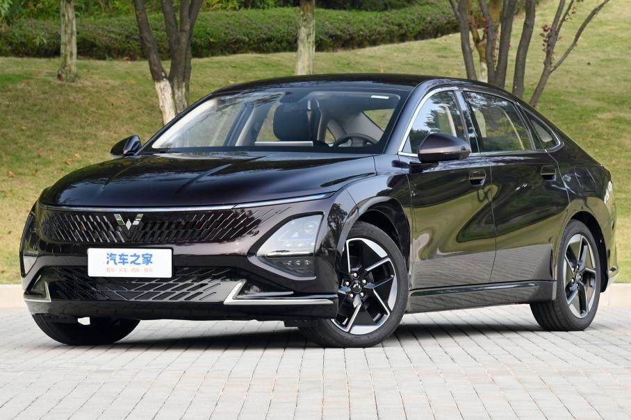 Китайцы начали продавать бизнес-седан в полтора раза дешевле Kia K5