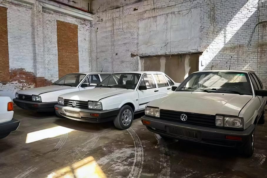 Посмотрите на новые седаны Volkswagen, которые на десятилетие забыли на складе