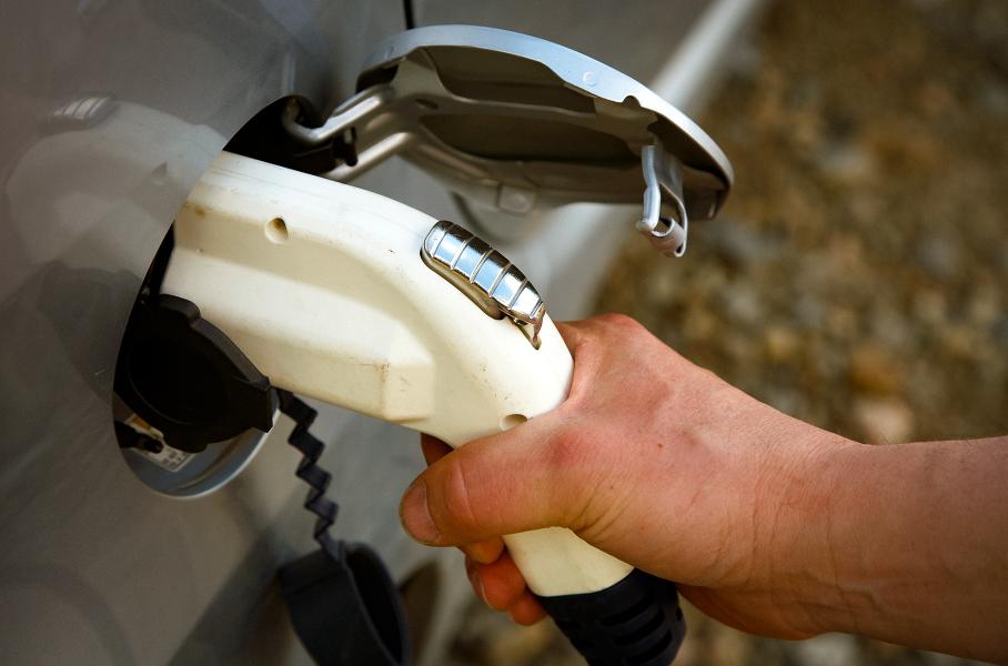 «Москвич» начнет выпускать зарядные станции для электрокаров