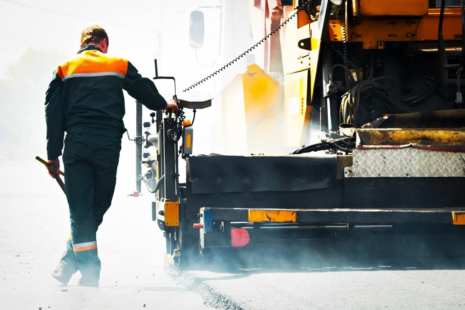 В России создали «суперклей» для строительства и ремонта дорог