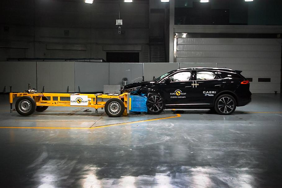 Посмотрите, как китайские электрокары BYD справились с европейским краш-тестом
