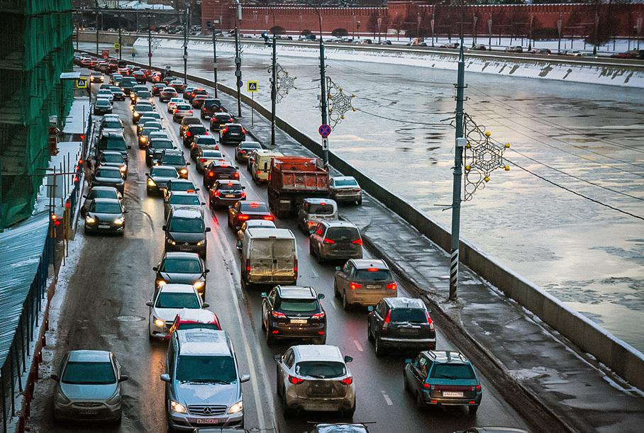На дорогах Москвы стало меньше машин. И вот почему