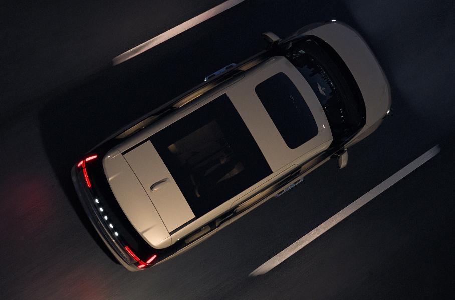 Электрический минивэн Volvo EM90