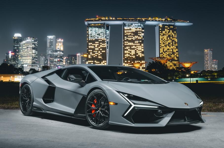 Lamborghini Revuelto