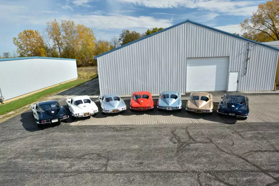 В продаже появилась коллекция редчайших классических Chevrolet Corvette