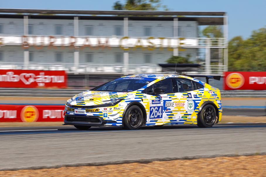 Toyota обкатала гоночный Prius в 10-часовом заезде