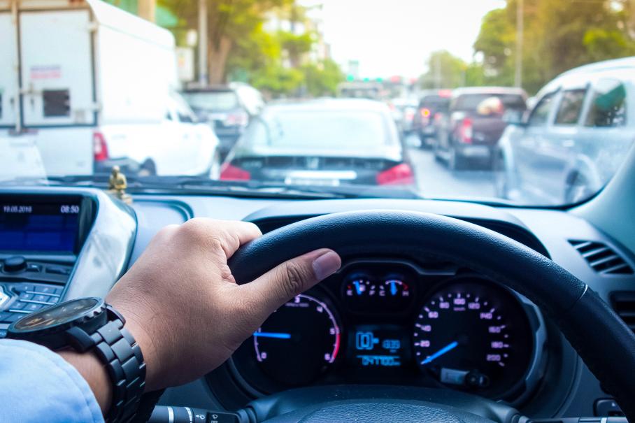 В Казахстан запретили ввозить праворульные автомобили