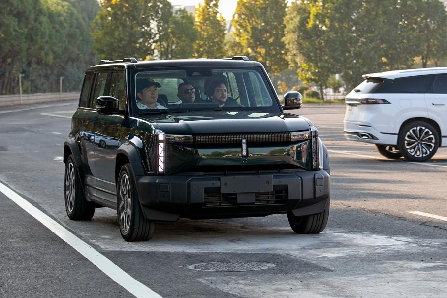 Компактный, но ёмкий электрический кроссовер Chery iCar 03