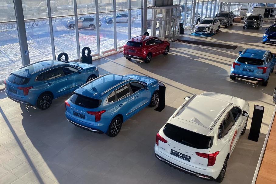 У российских дилеров скопилось рекордное количество нераспроданных машин