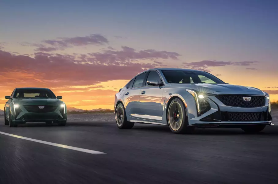 Porsche представила Macan нового поколения, Cadillac обновил суперседаны CT5-V и CT5-V Blackwing, а Volkswagen показал рестайлинговый Golf: главное за неделю