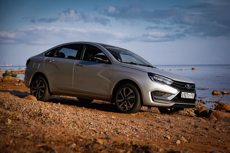 Раскрыта дата начала продаж Lada Vesta с мотором 1.8 и вариатором