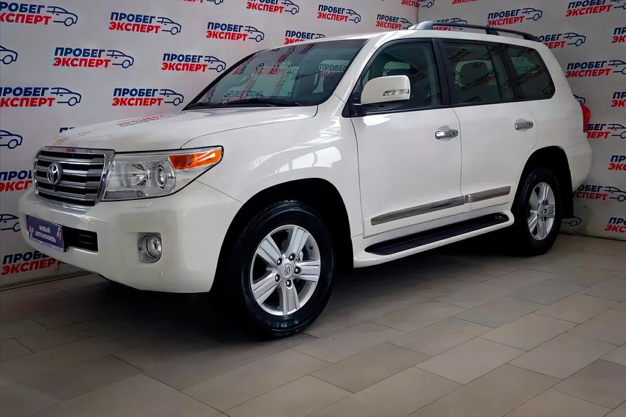 Восьмилетний Toyota Land Cruiser 200 без пробега продают в России