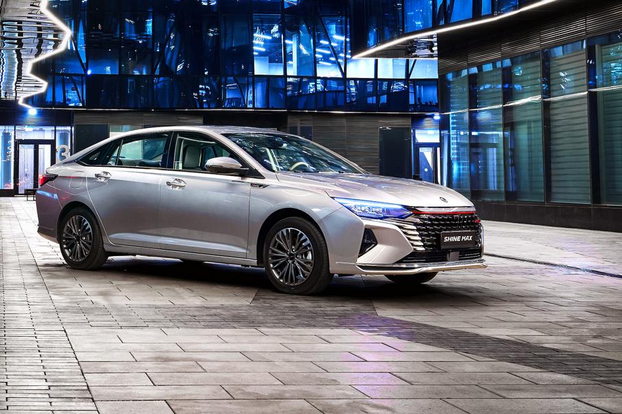 У бизнес-седана Dongfeng появились бюджетные версии в России