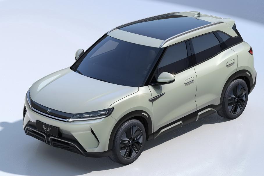 BYD раскрыл внешность и салон самого дешевого кроссовера