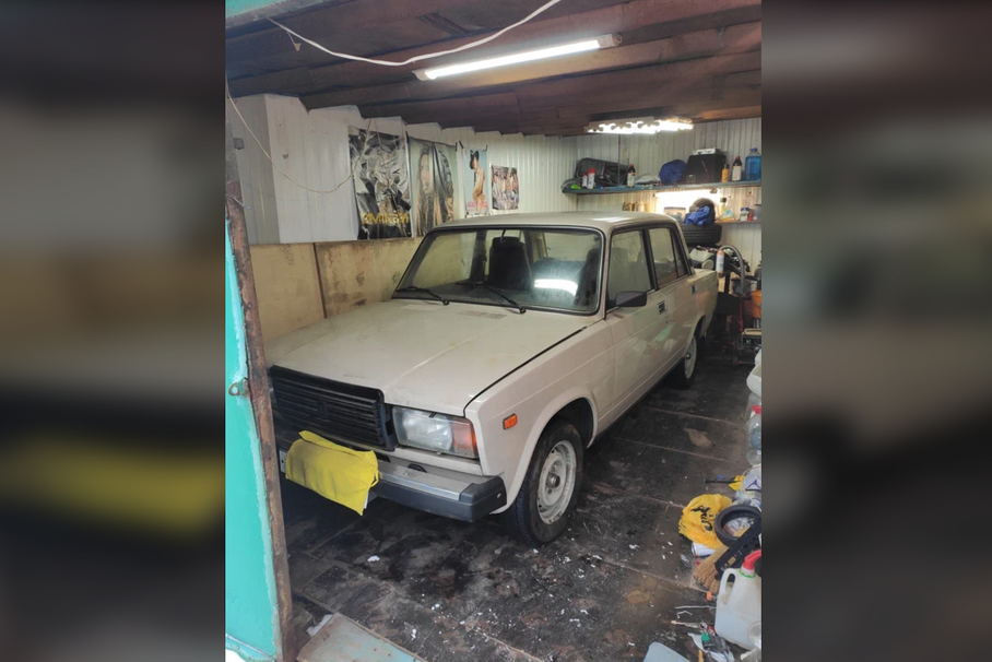 В России продают 30-летнюю вазовскую «cемерку» почти без пробега