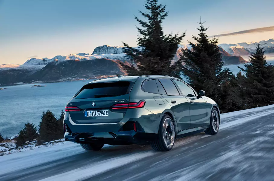 Новый универсал BMW 5-Series, обновлённый Porsche Taycan и суперуниверсал Audi RS 6 Avant GT: главное за неделю