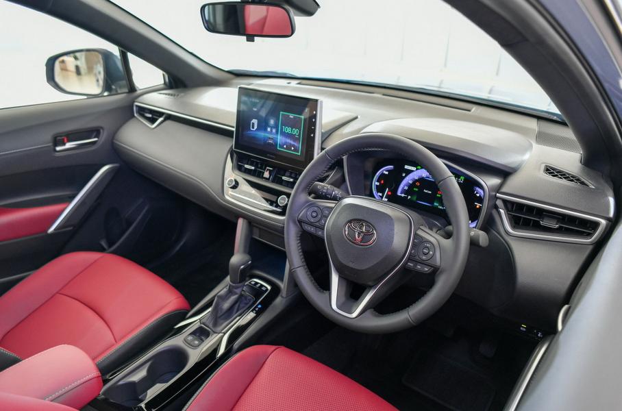 Toyota начала продажи обновленного кроссовера Corolla Cross