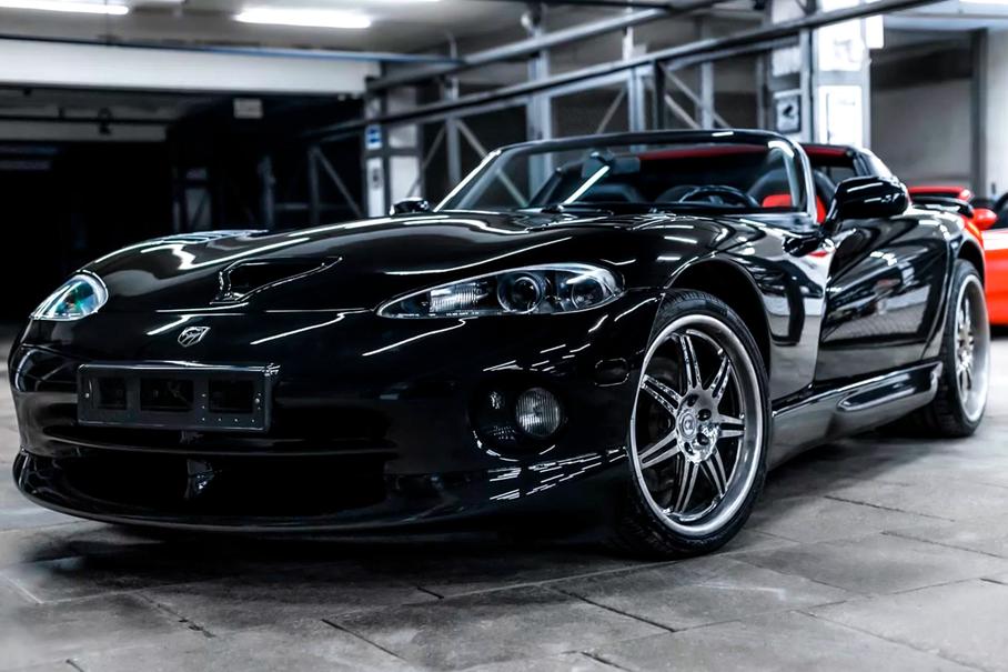 Идеальный 25-летний Dodge Viper продают в России за 7,5 миллиона рублей