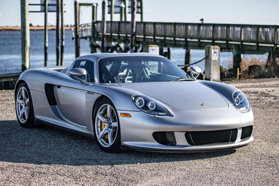 В продаже появилась редкая Porsche Carrera GT с особым декором