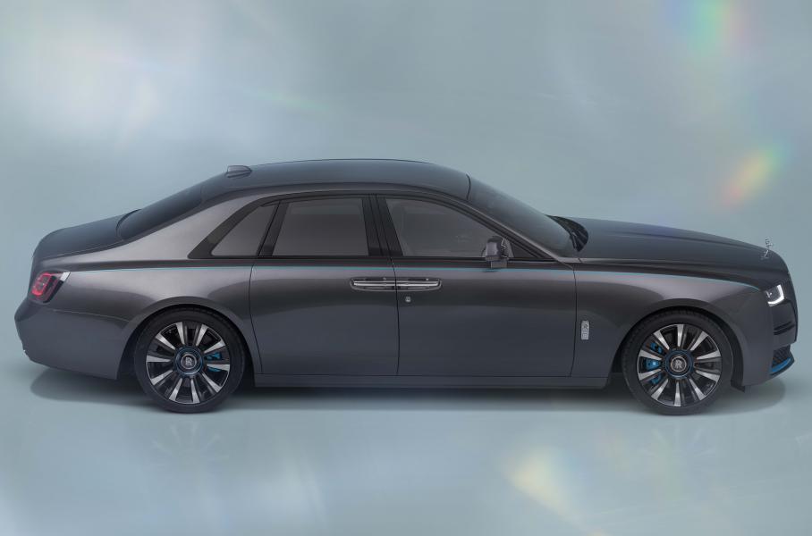 Седан Rolls-Royce Ghost окрасили краской с эффектом камня