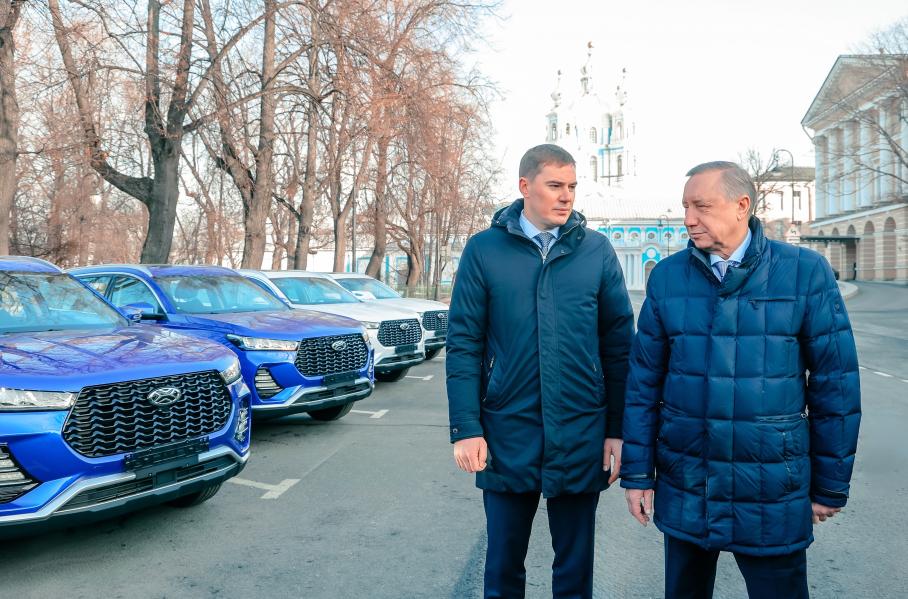 Александр Беглов осмотрел семь новых кроссоверов Xcite X-Cross 7