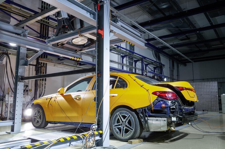 Mercedes-Benz первым начал проводить рентгеновскую съемку краш-тестов