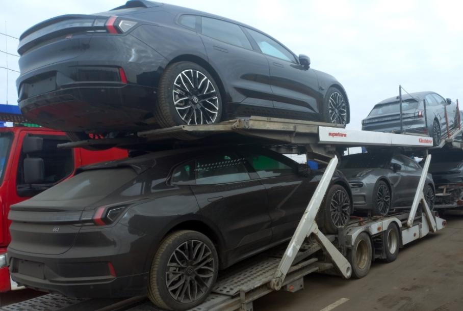 Первая официальная поставка: электрокары Zeekr добрались до Беларуси