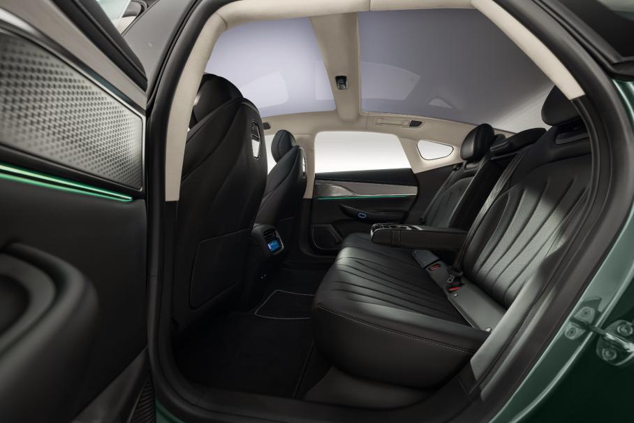 Рассекречен салон электрического седана Exlantix ES для России