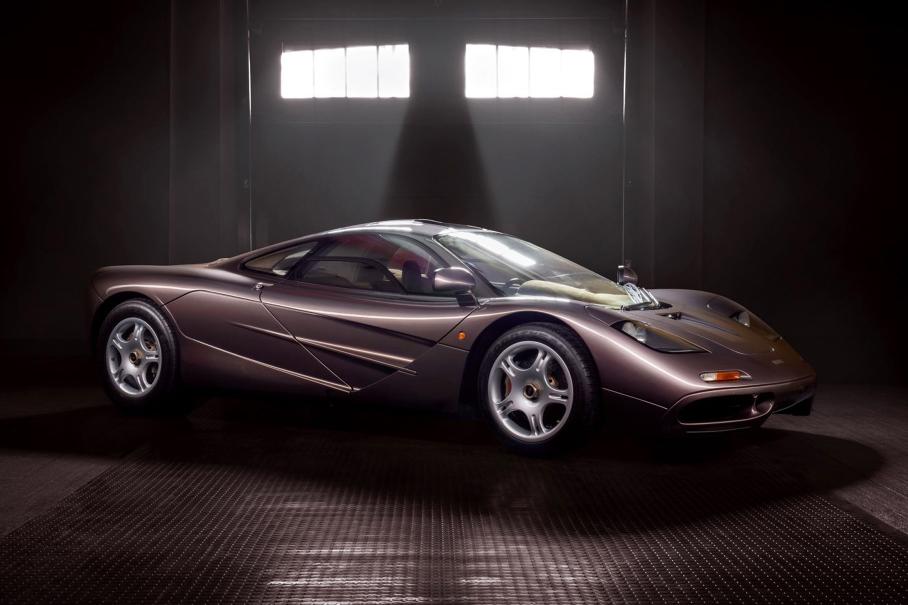 Эксперт выбрал мощнейшие автомобили 90-х, которые объедут современные суперкары