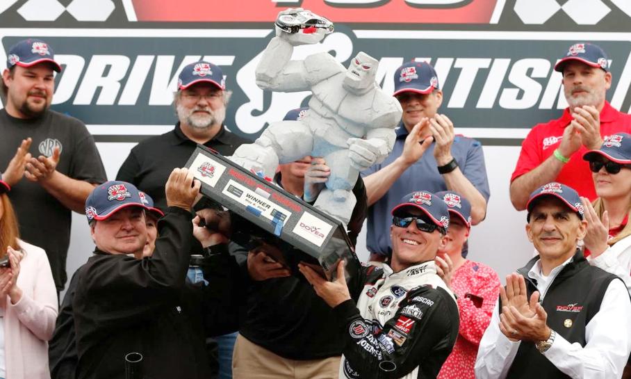 Часы, лобстер, два ствола