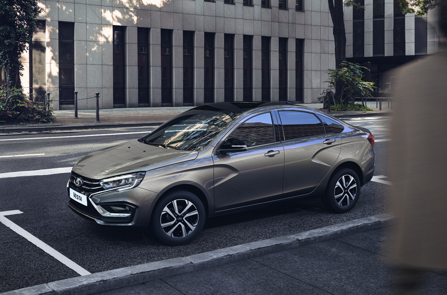 Из гаммы Lada Vesta исчез 90-сильный двигатель. Как выросла цена