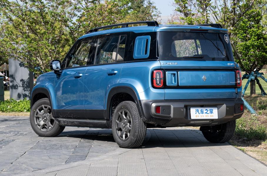 Китайцы начали продажи электрокроссовера по цене Geely Coolray