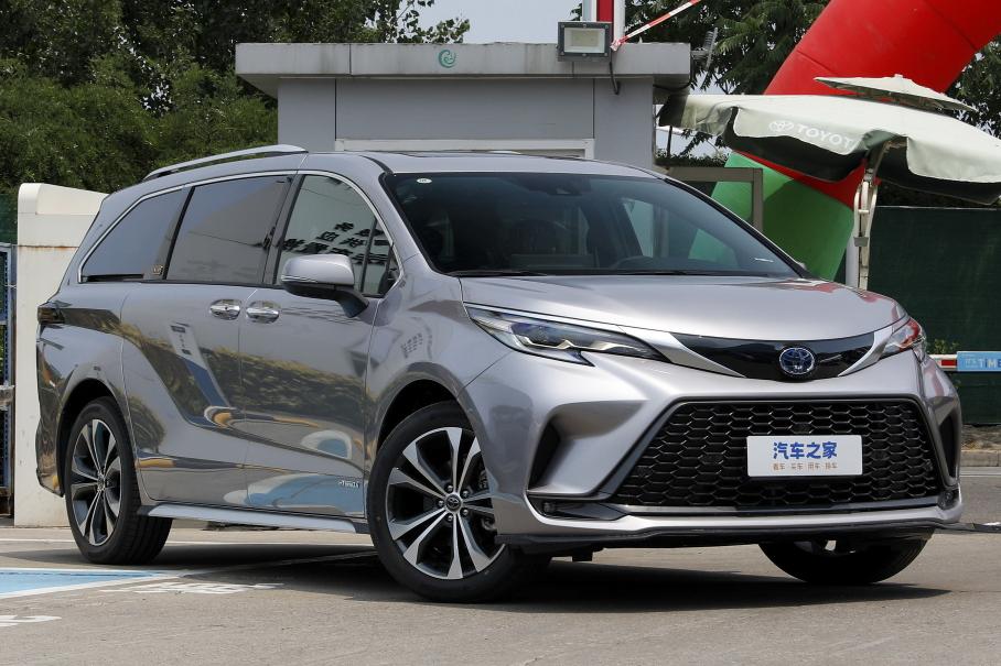 Toyota добавила полный привод китайскому минивэну Granvia