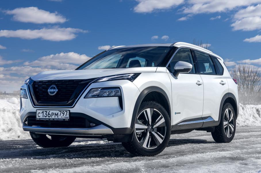 Актуальный X-Trail сохранил ту же платформу CMF-C/D, что и предшественник, и не прибавил ни толики к колесной базе в 2705 мм. А вот длина и ширина подросли на символические два сантиметра.