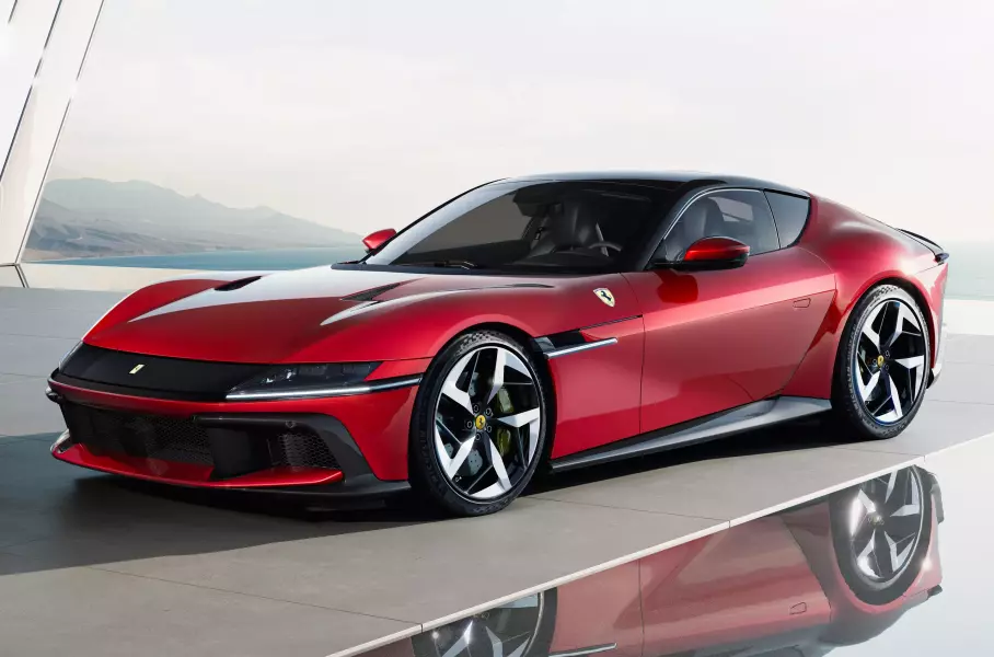 Новый Ferrari с атмосферным мотором V12, кроссовер Cadillac для молодёжи и полноприводный седан Hongqi H9: главное за неделю