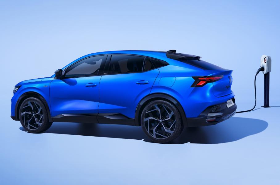 Купеобразный Renault Rafale получил полный привод и версию от Alpine