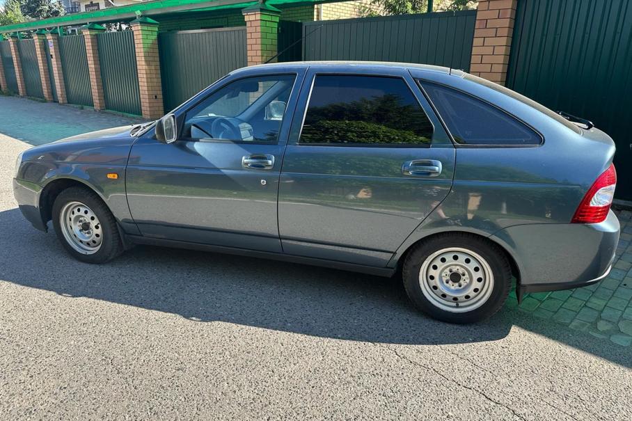 Девятилетнюю «Приору» с «роботом» продают в России по цене топовой «Гранты»