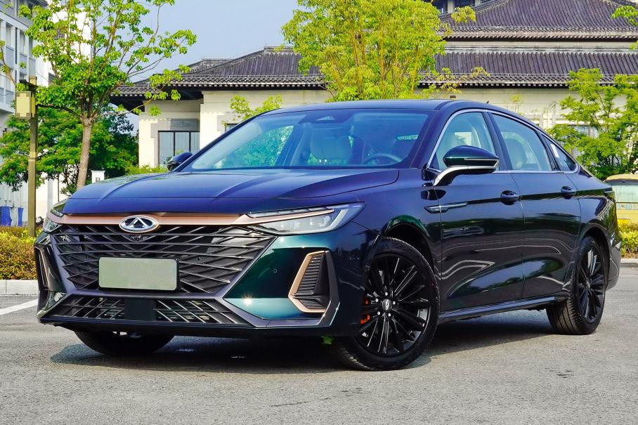 Бизнес-седан Chery Arrizo 8 обрел новую базовую версию в России