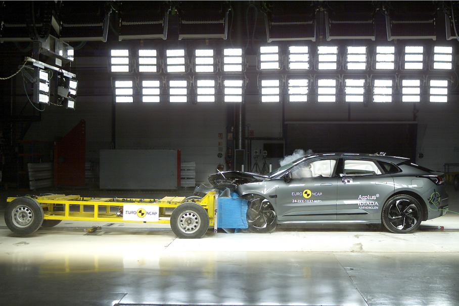 Два электрокара Zeekr разбили в краш-тестах