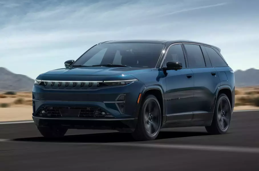 Первый в истории гибридный Porsche 911, обновлённая «трёшка» BMW и электрический Jeep Wagoneer: главное за неделю