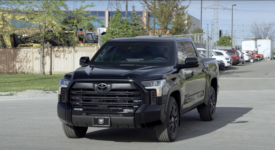 Японский пикап Toyota Tundra превратили в необычный броневик